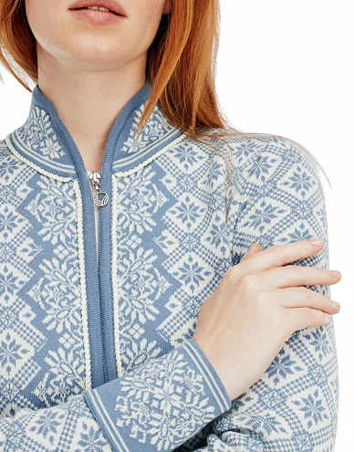 dale-of-norway-christiania-feminine-strickjacke-hellblau-6_1.jpg