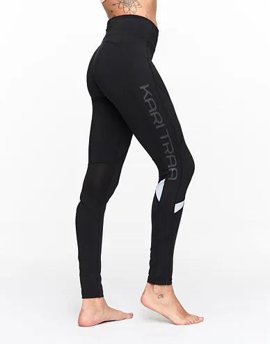 623131-black-model-2_1.jpg