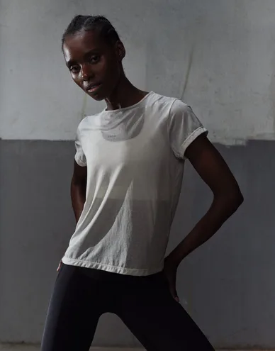 workout-tee-shape-tee-2-0-221087-tofu-2_1.JPG