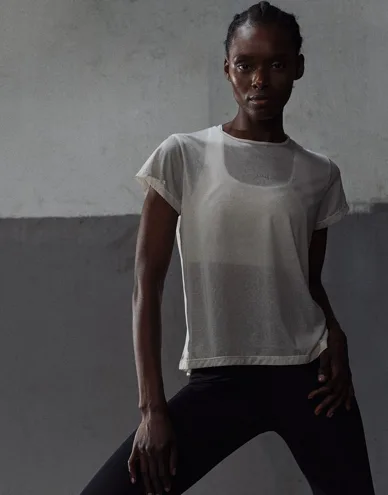 workout-tee-shape-tee-2-0-221087-tofu-5_1.JPG