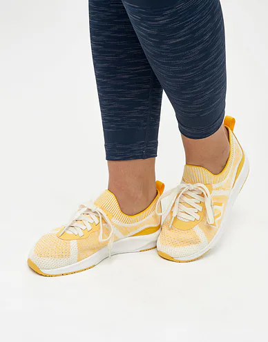 640104-byks-sneakers-shine-model-1-karitraa_1.jpg