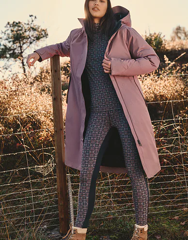 623093-anorak-taupe-611363-rose-light-royal-fredjonny-karitraa-fw22-kampanje-s03-0049_2.jpg