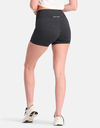 623039-black-model-2_1.jpg