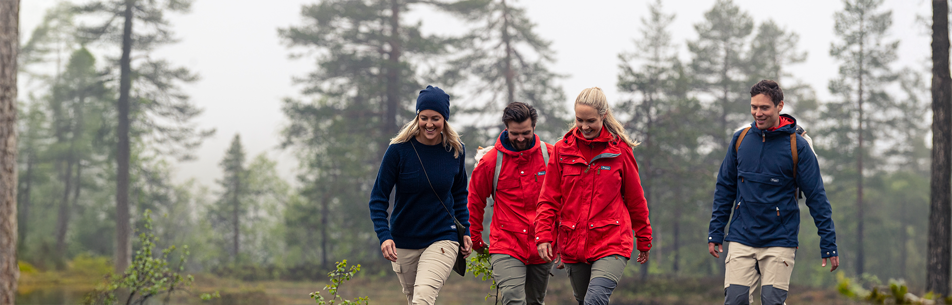 Bergans skupina v lese 